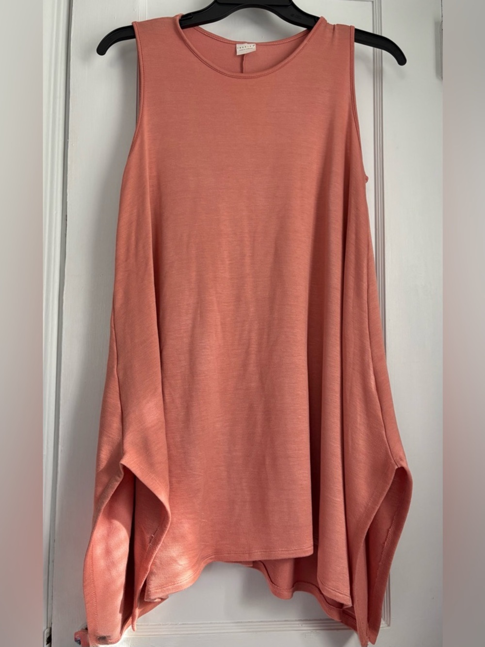 Tresics Dusty Coral Sleeveless Crew neckline Knit Top Sz: Large